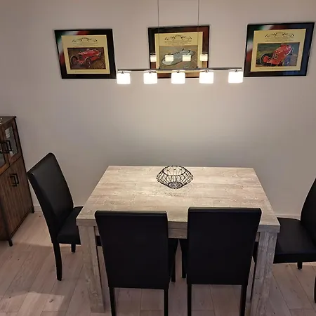 Trappe's Maar-haeuschen * Ulmen