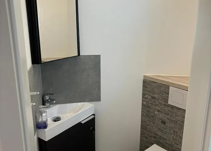 Trappe's Maar-haeuschen Ulmen